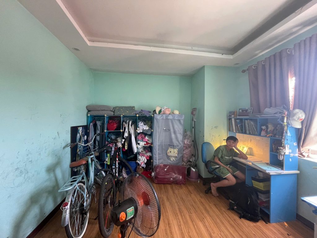 Toàn cảnh căn phòng của bé trước khi cải tạo